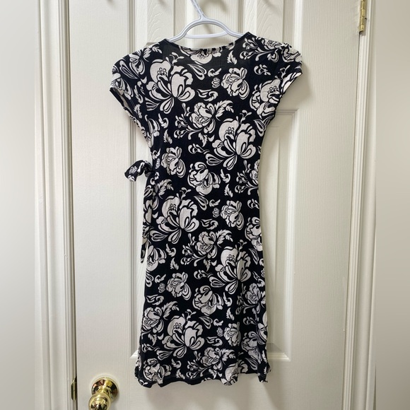 Dynamite Floral Dress - Picture 2 of 4